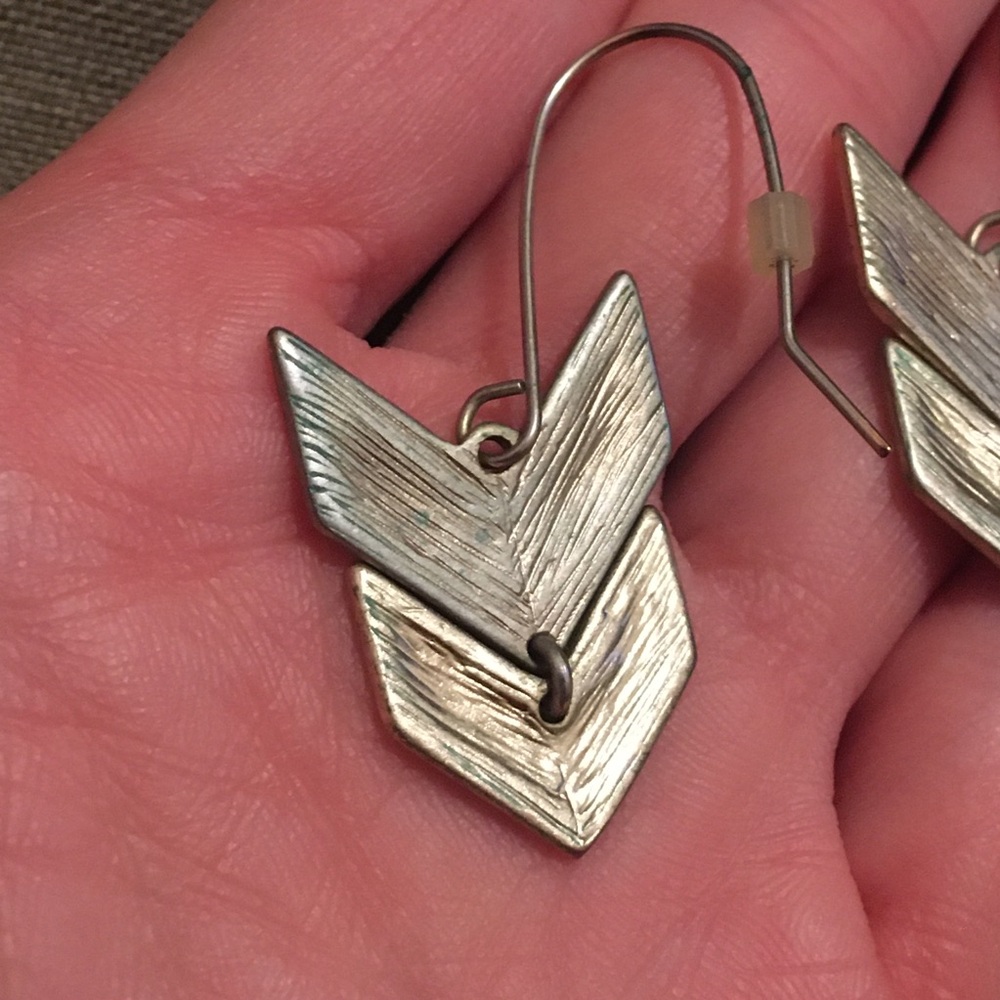 Vintage Arrow Dangle Hook Earrings - Picture 4 of 6